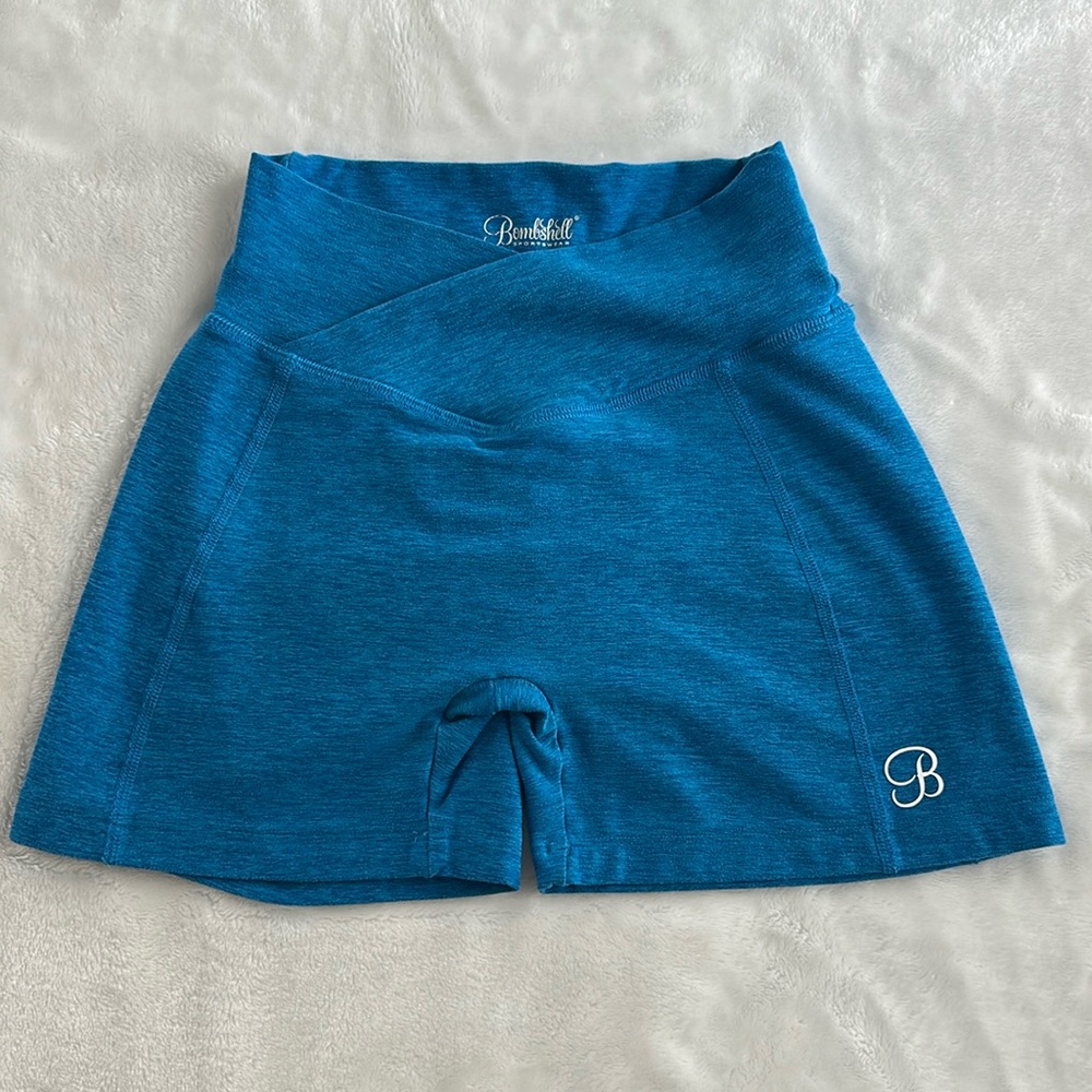 Bombshell sportswear, short size small